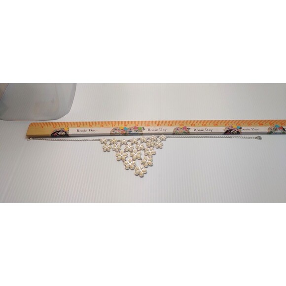 Vintage Liz Claiborne Bib Necklace Daisies Silver Tone Floral Daisy Wedding Date - Picture 3 of 7